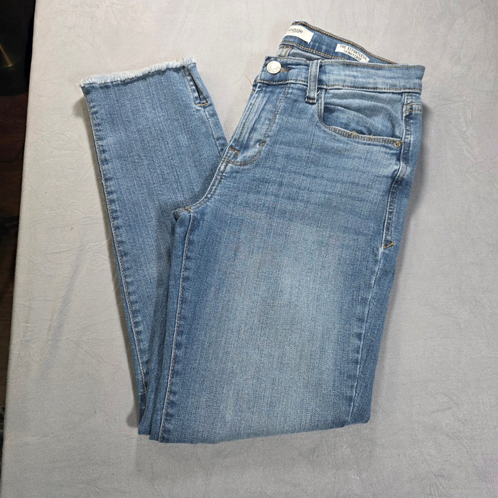 Kensie Jeans The Effortless Skinny Crop Distressed Light Wash Denim Size 4/27